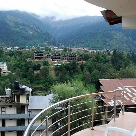 Hotel Uday Himalaya Manāli Exteriér fotografie